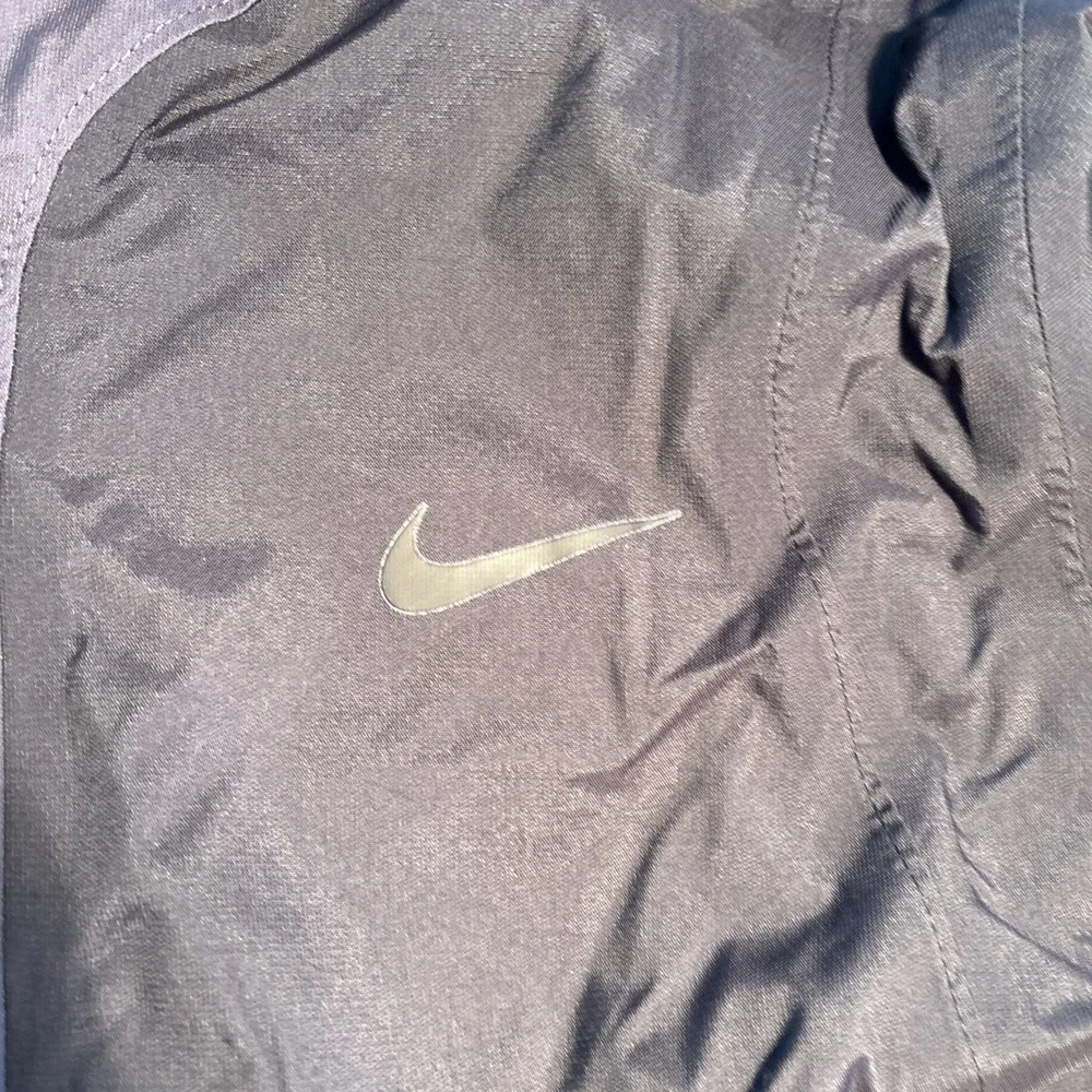 Nike Mens Hooded Rain Jacket Dark Charcoal Purple Full Zip MP3 Pocket Large